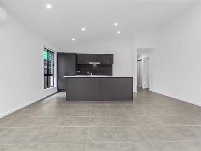 Condo for rent in Hamlyn Terrace, New South Wales