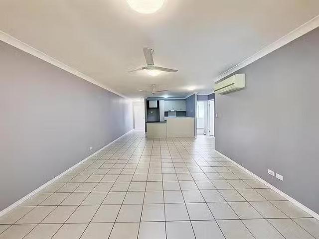 Apartment for rent in Redlynch, Queensland