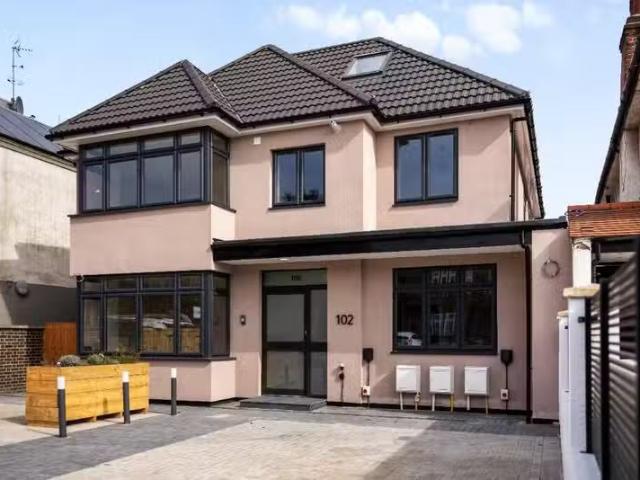 House for rent in Burnt Oak, Greater London