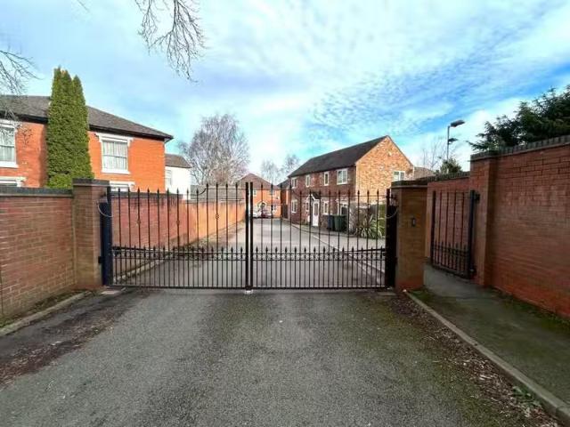 House for rent in Kettlebrook, Staffordshire