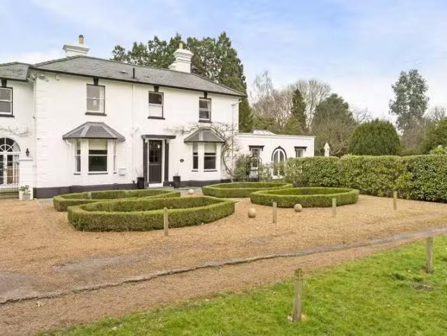 House for rent in Row Town, Surrey