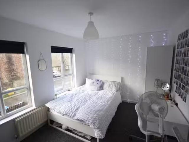 House for rent in Calderstones