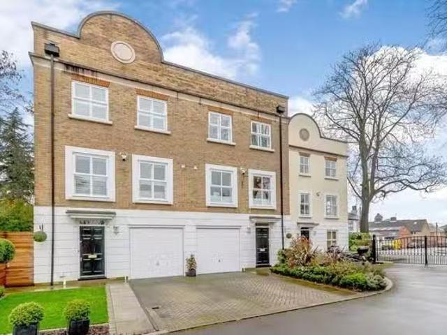 House for rent in Blackhills, Surrey