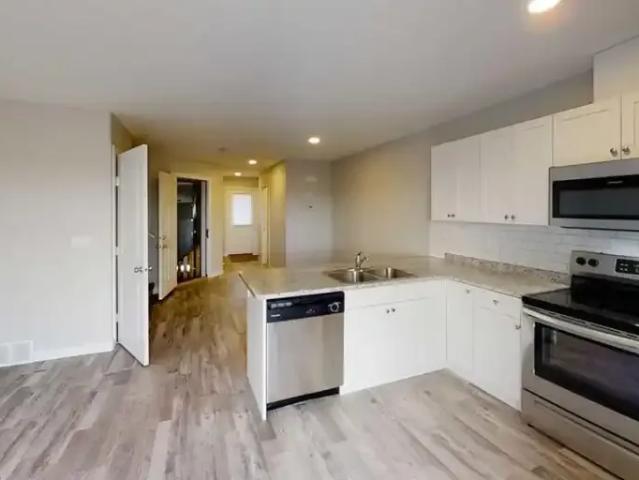 Apartment for rent in Woking, Alberta