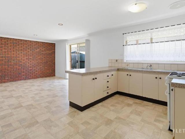 Apartment for sale in Cranbourne North, Melbourne