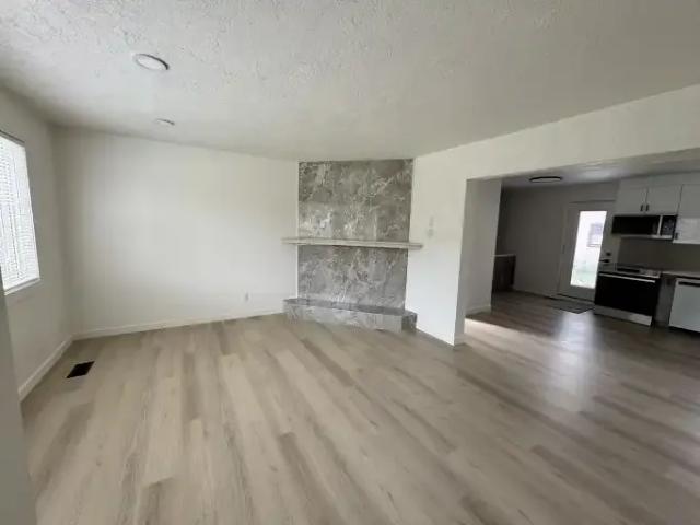Apartment for rent in Wedgewood, Alberta