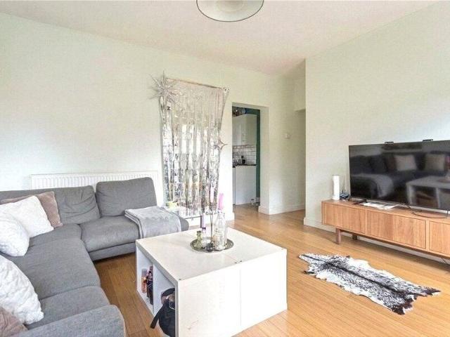 Apartment for rent in Cat Hill, England