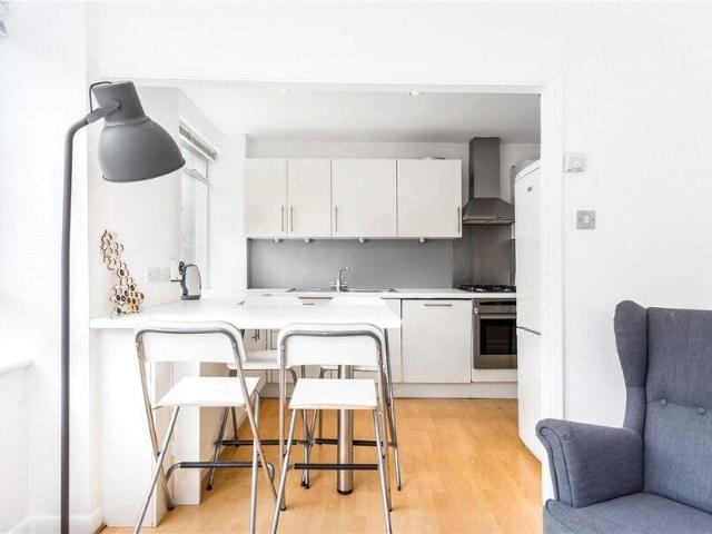 Apartment for rent in Cat Hill, England