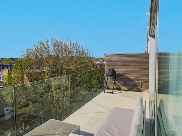 Apartment for rent in Brook Green, Greater London