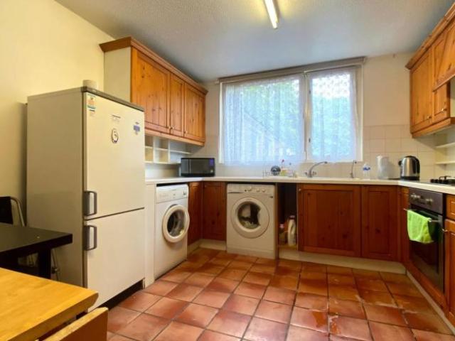 Apartment for rent in Lyons, Greater London