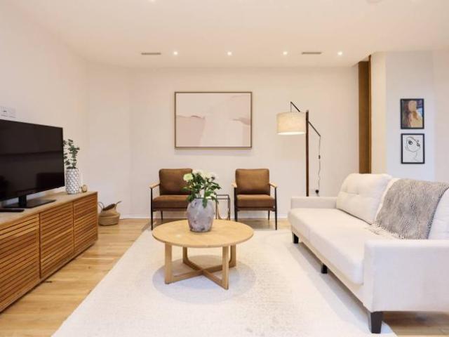 Apartment for rent in Lyons, Greater London