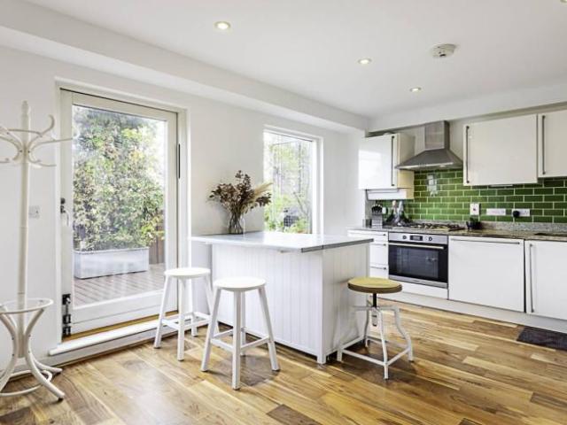 Apartment for rent in Lyons, Greater London