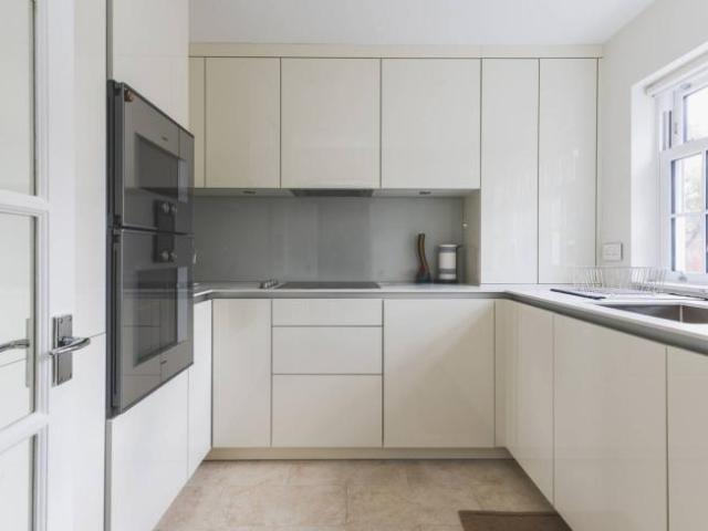 Apartment for rent in Lyons, Greater London