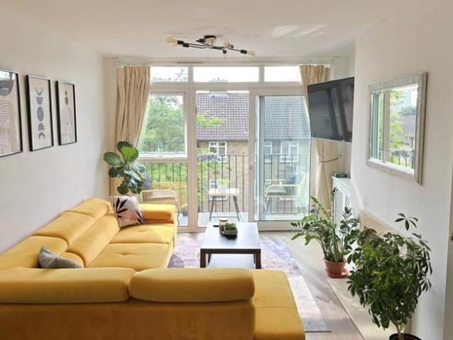 Apartment for rent in Lyons, Greater London
