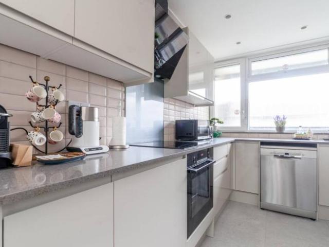 Apartment for rent in Lyons, Greater London