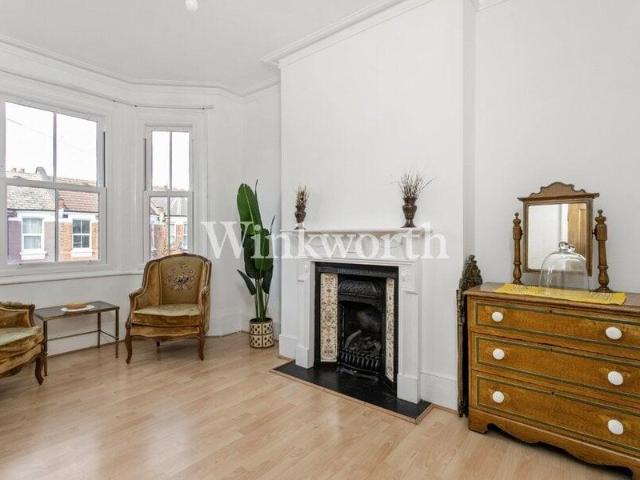 Apartment for rent in Cat Hill, England