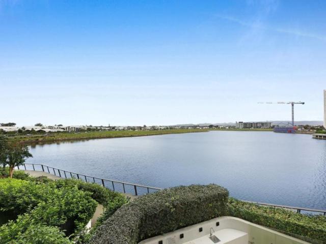 Apartment for rent in Mermaid Waters, Gold Coast City