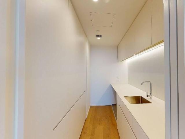 Apartment for sale in Victoria