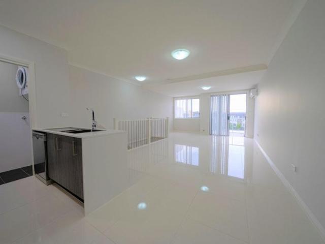 Apartment for rent in Ropes Crossing Shopping Centre, Sydney