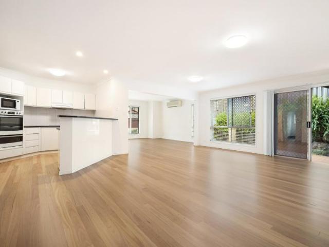 House for sale in Ashmore, Gold Coast City
