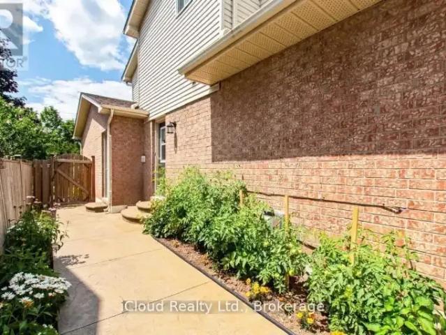 House for rent in Burlington, Golden Horseshoe