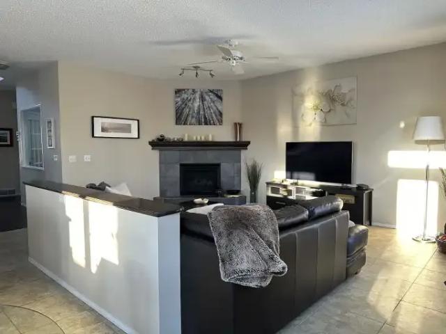 House for rent in Douglasdale, Calgary