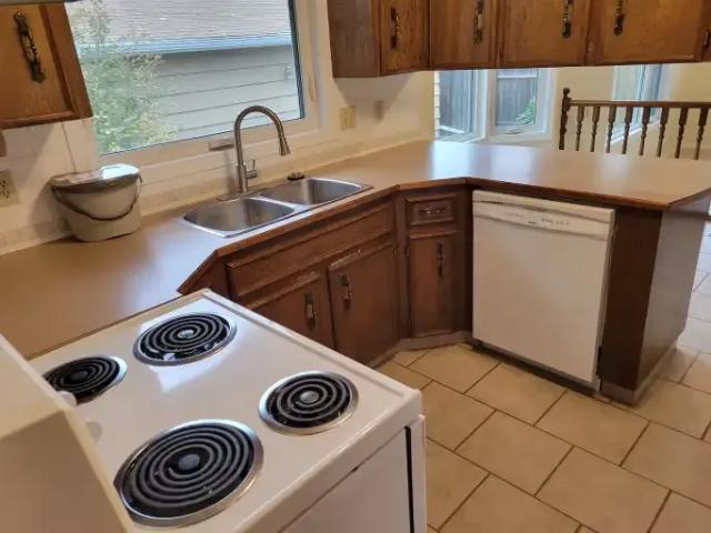 House for rent in Parkland, Calgary