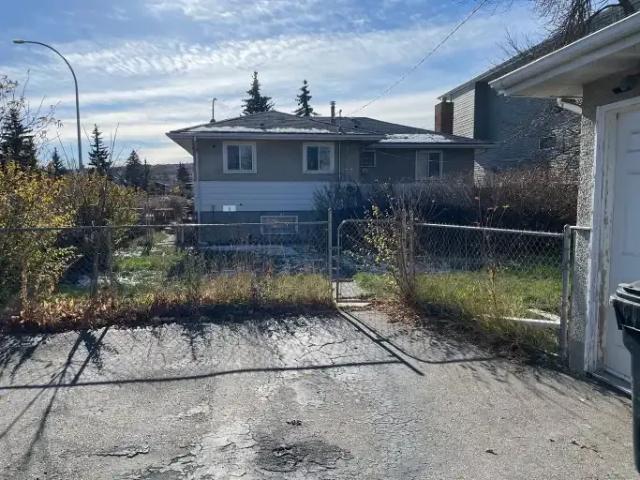 House for rent in Bowness, Calgary