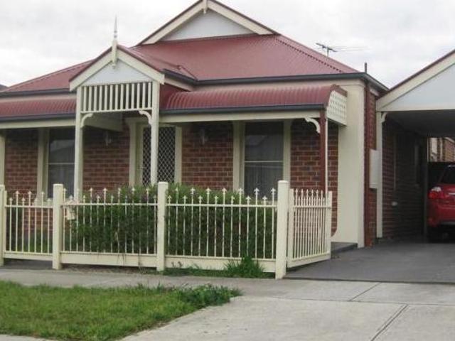 House for rent in Caroline Springs, Melbourne