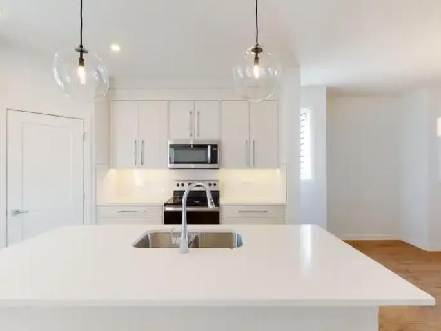 House for rent in Chelsea, Chestermere