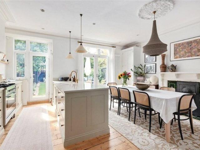 House for rent in Cat Hill, England
