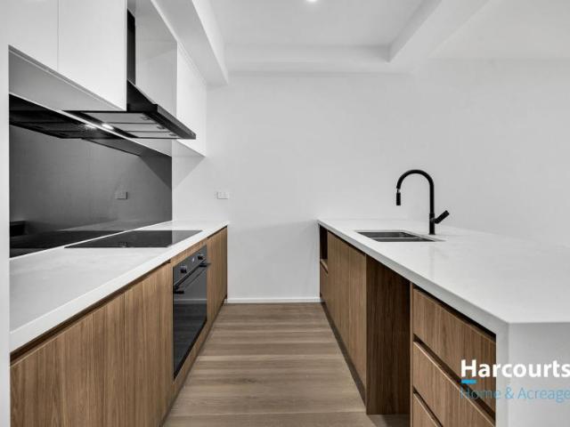 House for sale in Clyde North, Melbourne