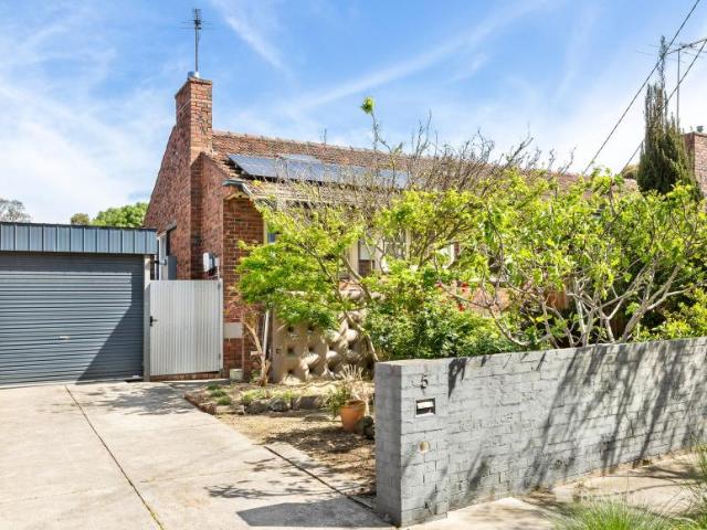 House for rent in Coburg North, Melbourne