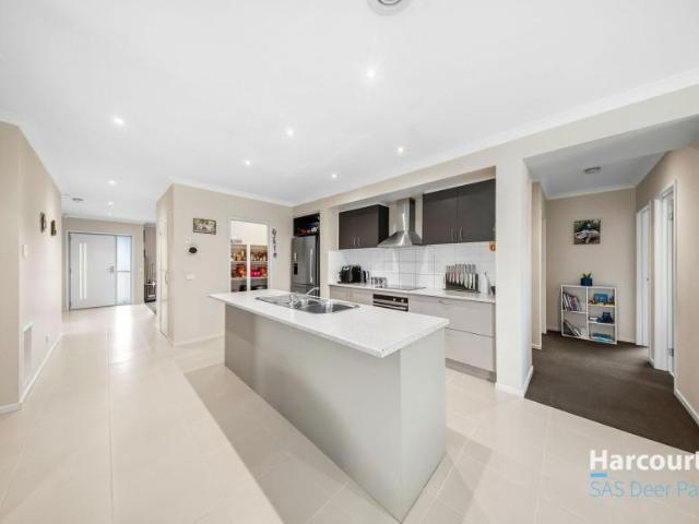 House for sale in Brimbank Gardens, Melbourne
