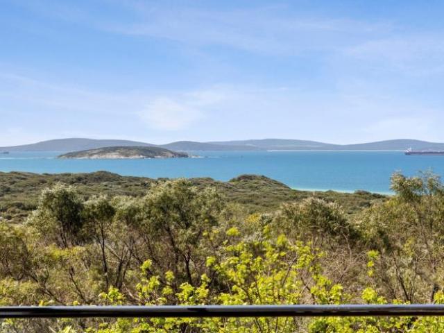 House for sale in Goode Beach, Albany