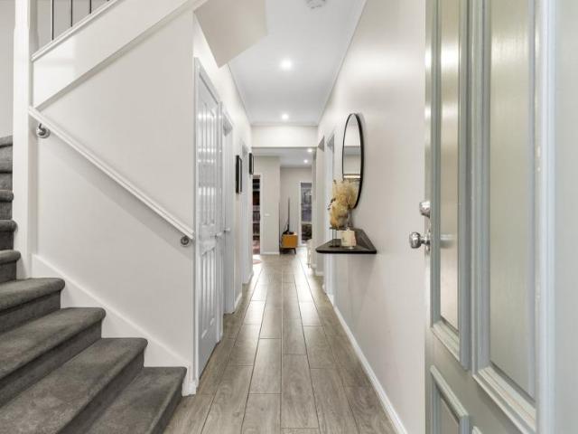 House for sale in Hillside, Melbourne