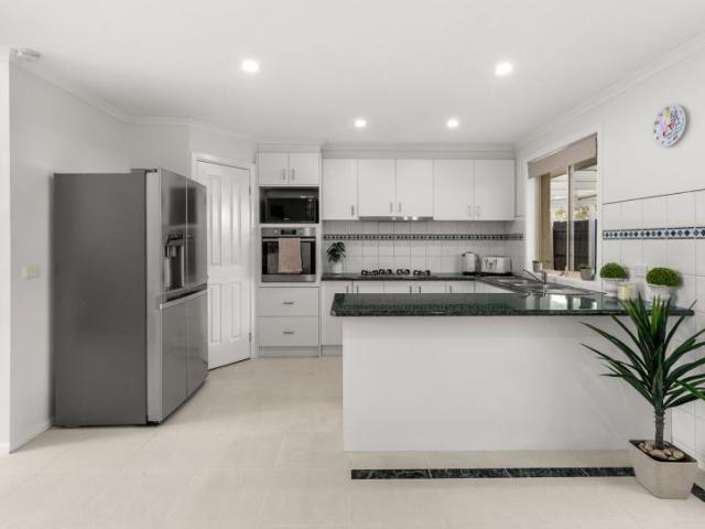 House for sale in Hillside, Melbourne
