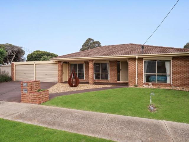 House for sale in Kingston Gardens, Melbourne