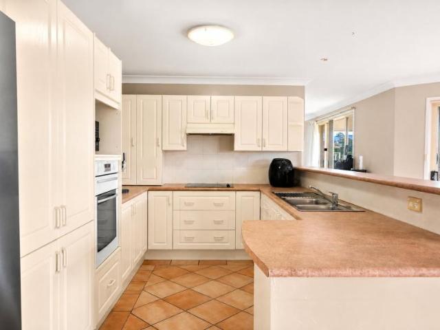 House for sale in Kanahooka, Wollongong City Council
