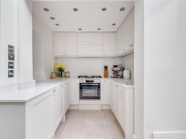 House for rent in Cat Hill, England