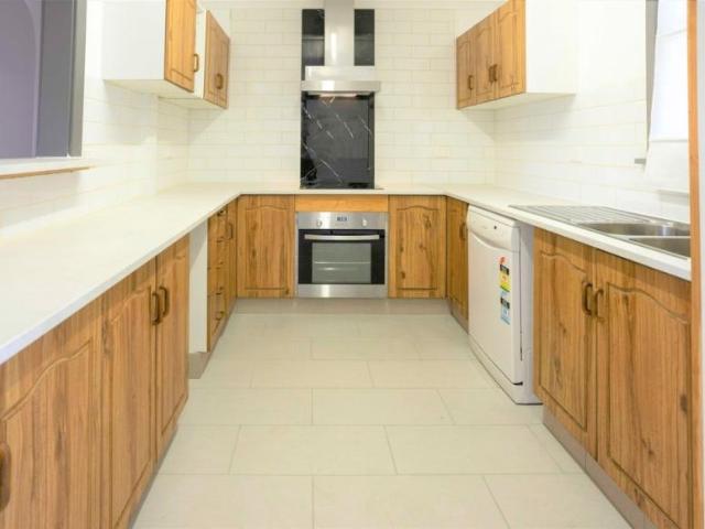 House for rent in Lethbridge, Victoria