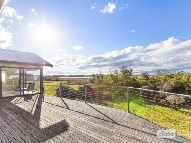 House for sale in Little Grove, Albany