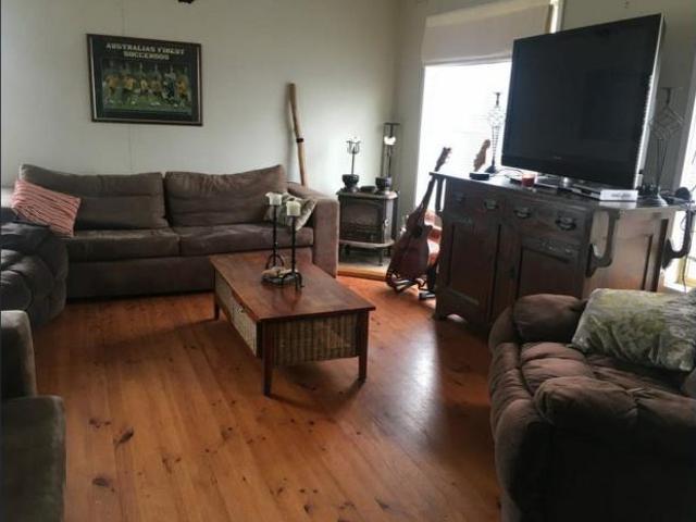 House for sale in Victoria