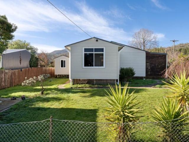 House for sale in Victoria