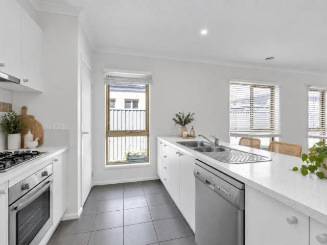 House for sale in Lakeside Estate, Melbourne