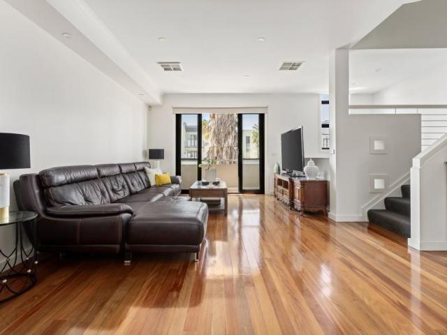 House for sale in Beacon Cove, Melbourne