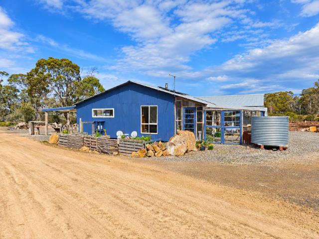 House for sale in Reynolds Neck, Central Highlands