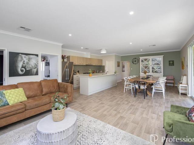 House for sale in Viveash, City of Swan