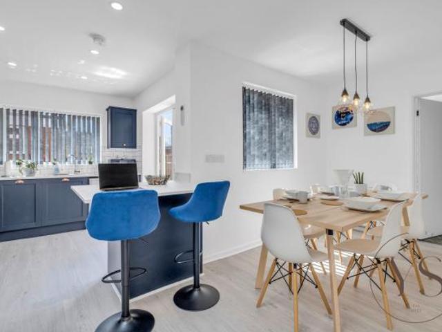 House for rent in Harvills Hawthorn, Hill Top