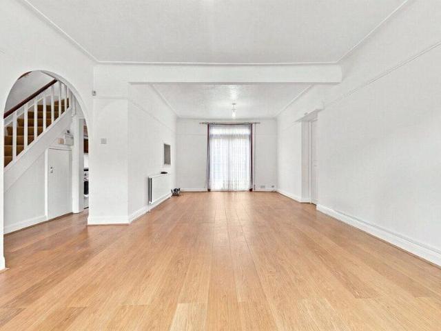House for rent in Cat Hill, England